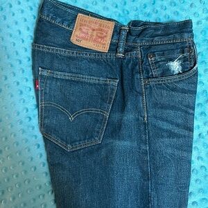 Levi’s. Size W33 L34. 501. Blank Red Tab.